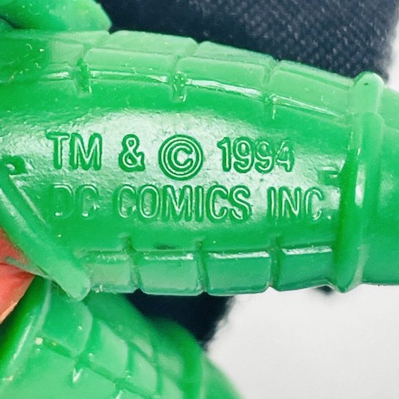 Vintage ROBIN 4.5” 1994 Black Cape Kenner Batman DC Comics Toy Action Figure - Picture 9 of 16